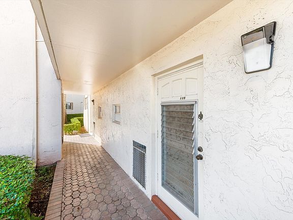 4th image of 9923 S Hollybrook Lake Drive #109