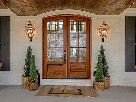 3rd image of 3288 Delong Rd