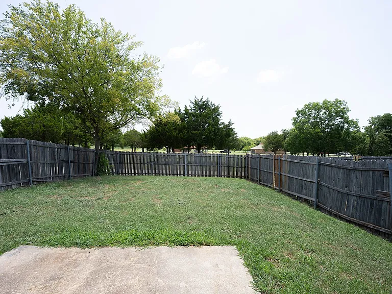 1420 Bumble Bee Dr — Photo 12