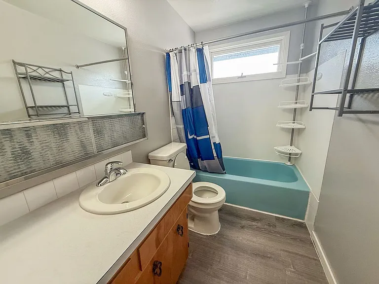 126 E Barker St — Photo 3