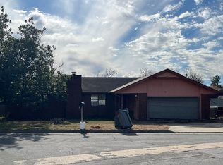 902 S 26th St, Rogers, AR 72758