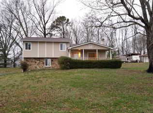 296 Hickory Ln, Jacksboro, TN 37757