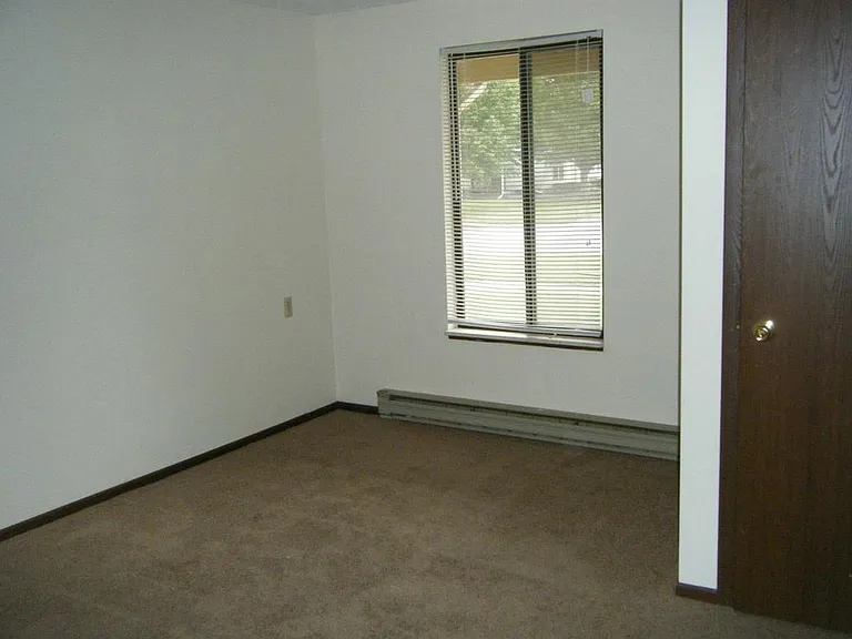 Crawford Manor Apartments — Photo 9