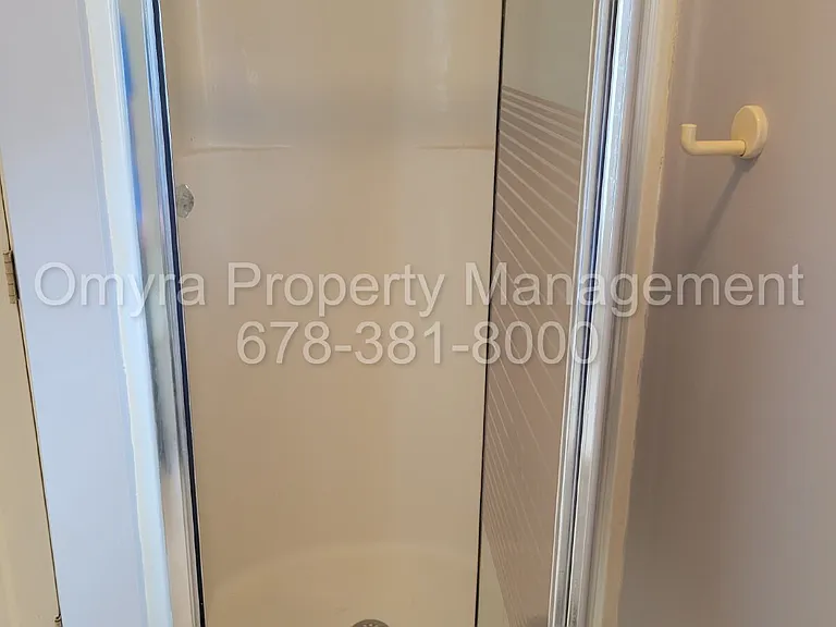 1060 Hillsborough Chase NW — Photo 13