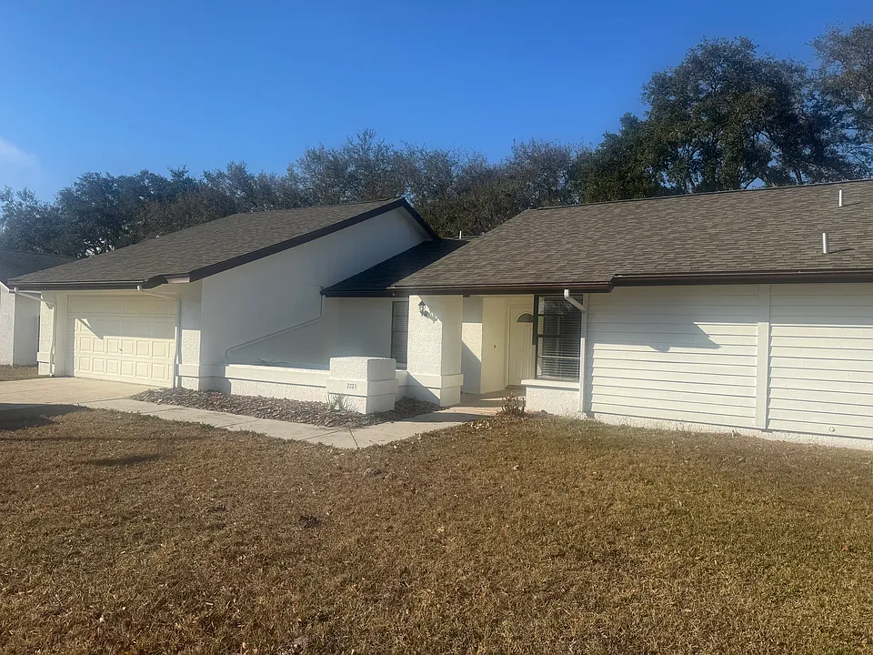 2221 Cimarron Ter