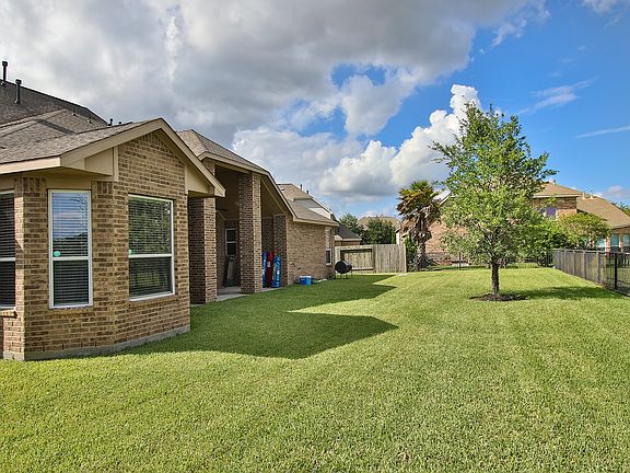 2nd image of 2615 Rose Bay Dr