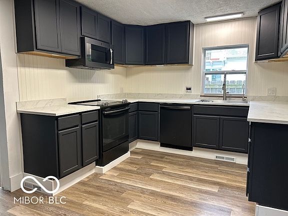 3rd image of 83 E Walnut St