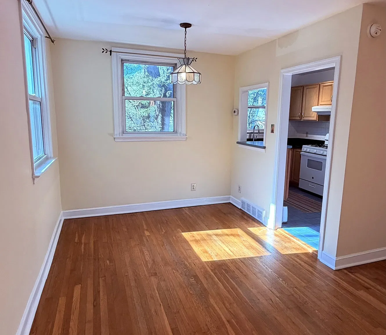 2 bed, 990 sqft, $1,550 — Photo 2
