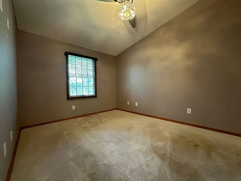 401 Park Creek Ct — Photo 8