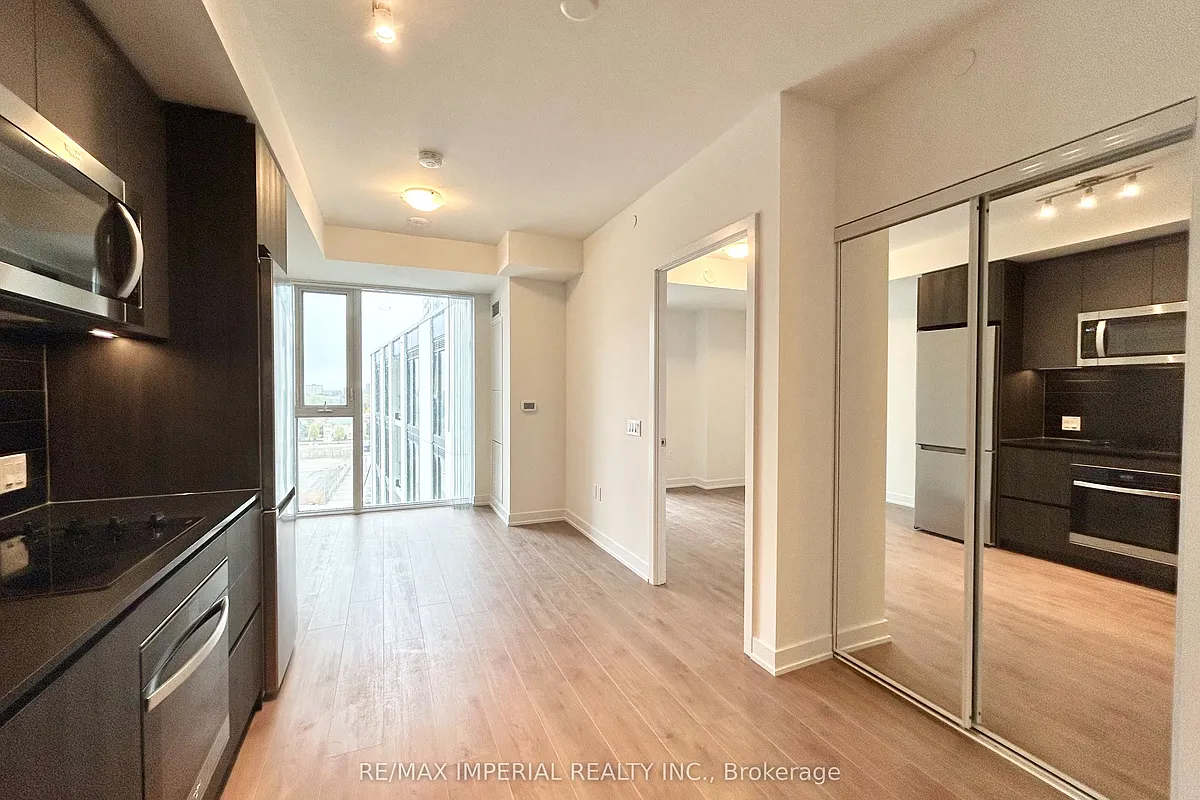 Building Photo - 5858 Yonge St #712
