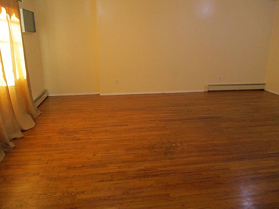 4th image of 11529 Marsden St