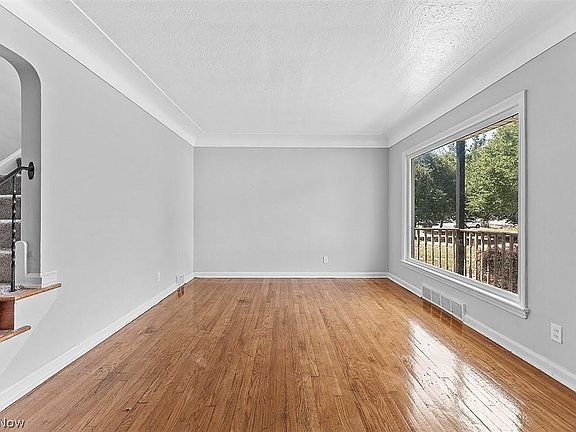4th image of 17808 Dalewood Ave