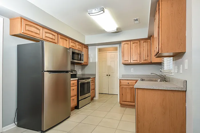3 bed, 2.5 bath, 1469 sqft, $1,795 — Photo 4
