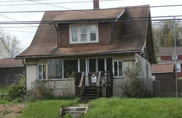 1861 Lincoln Way E photo 1