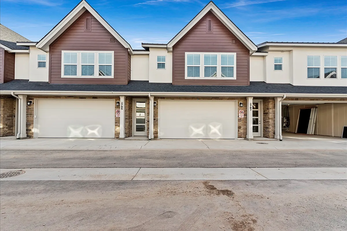 3 bed, 2.5 bath, 1347 sqft, $2,600 — Photo 1