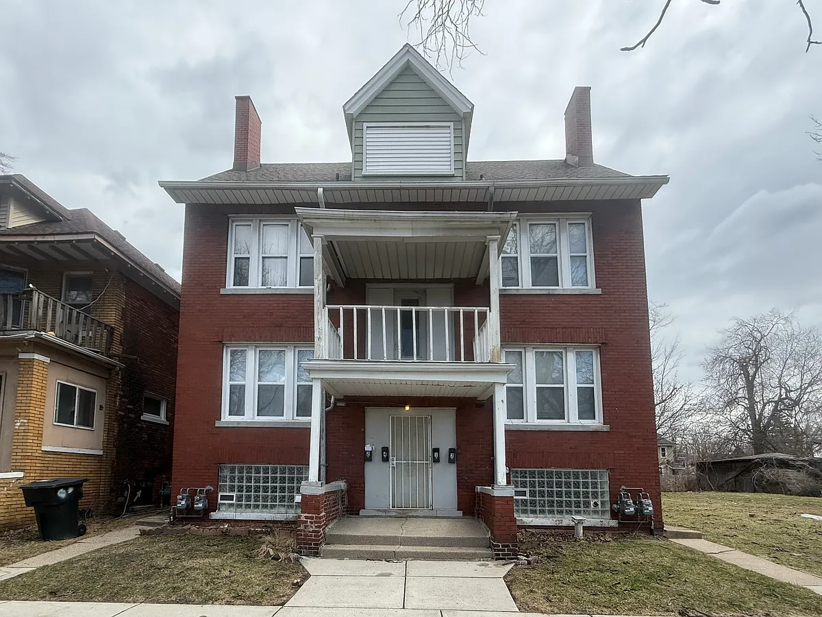 Building Photo - 3176 Canton St #2
