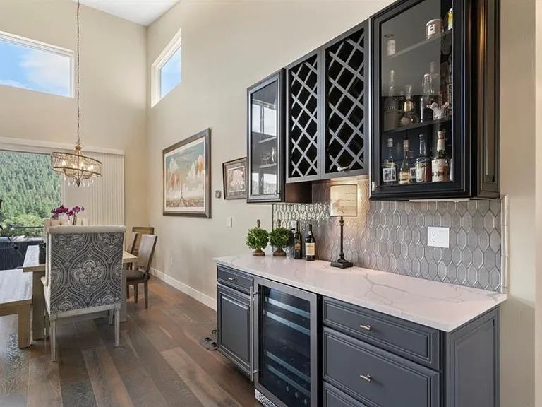 1212 Sunrise Ln — Photo 3