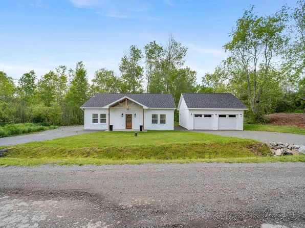 15 Chalet Cres, West Hants, NS B0N 1L0