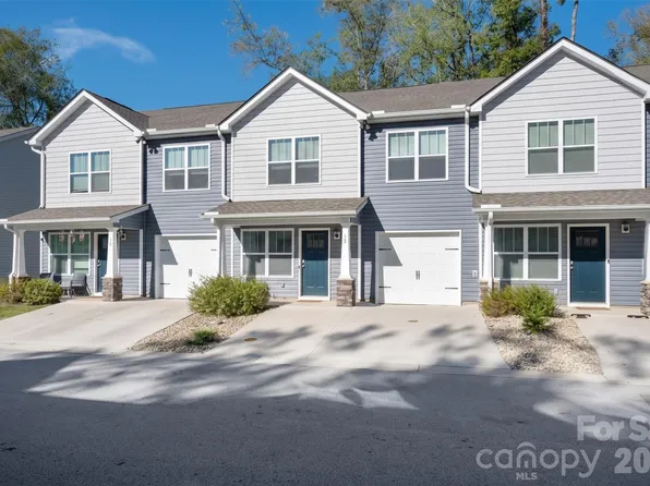 15 Virginia Commons Dr, Arden, NC 28704