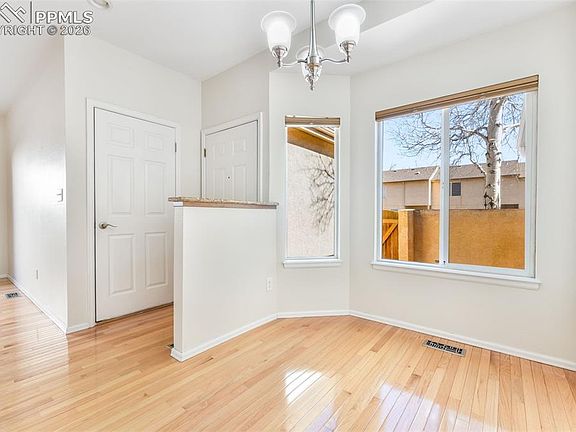 3rd image of 638 Echo Ln