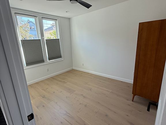 2nd image of 633 Spruce St