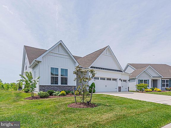 3rd image of 36152 Windsor Park Dr