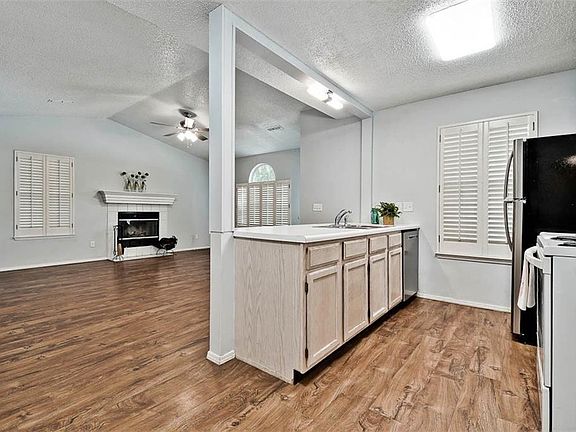 3rd image of 1678 N Timberridge Ct
