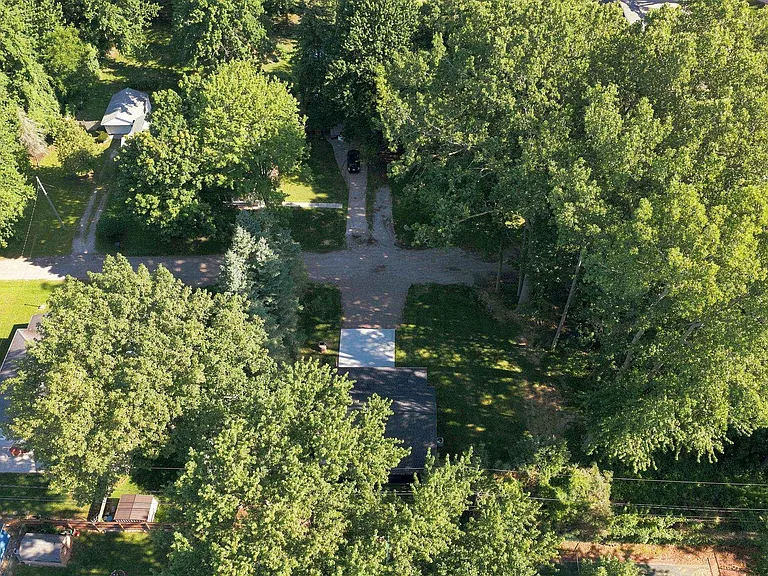 3117 Maplewood Dr — Photo 44