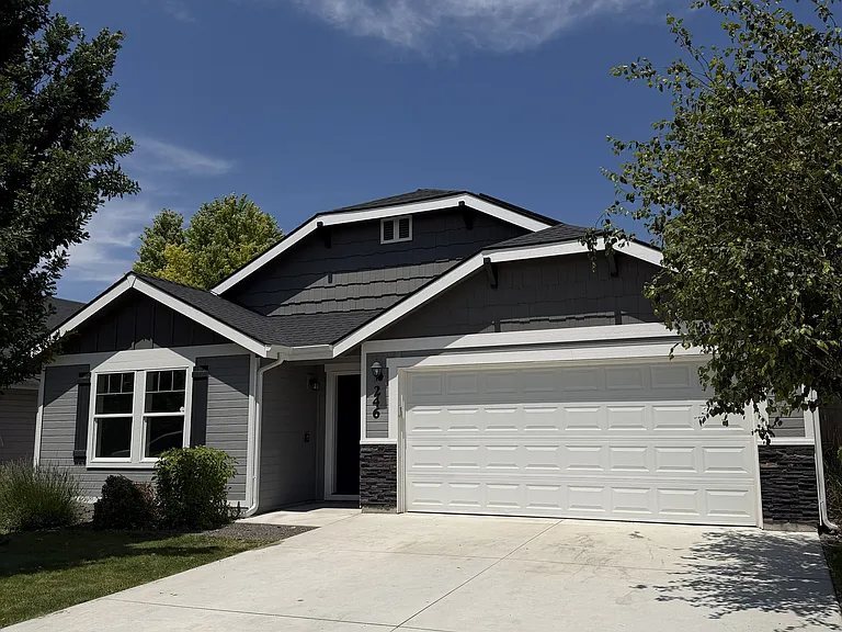 246 W Waukesha St — Photo 1