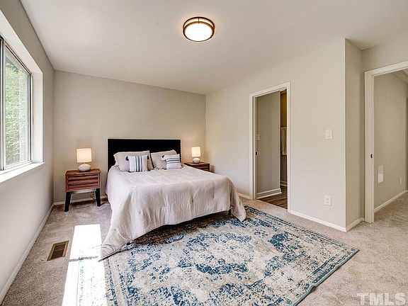 3rd image of 220 Elizabeth St APT H2