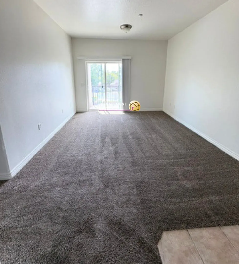 3 Bedroom Condo in Millcreek! — Photo 4