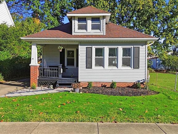 3rd image of 130 Reba Ave