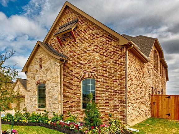 Located on 1508 in Laurel Park - 80's in Spring, TX