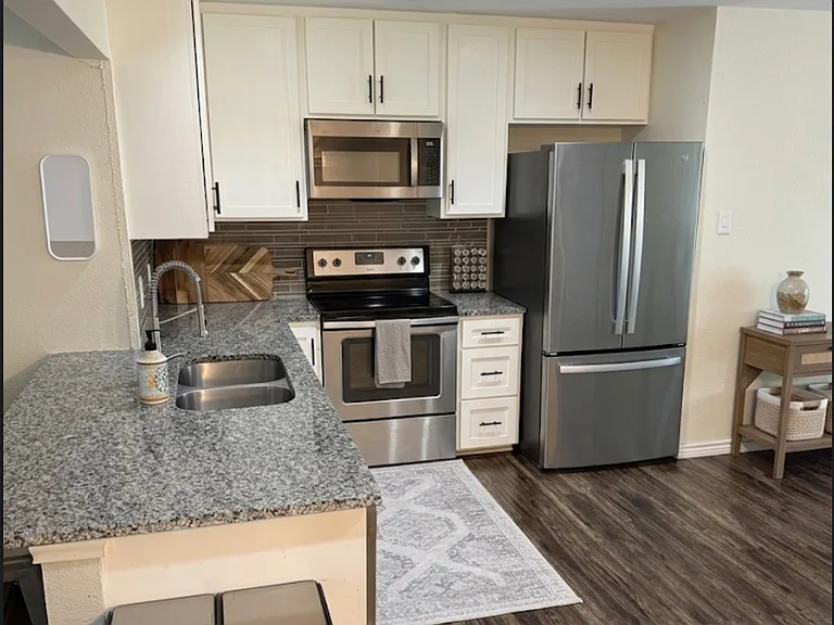 4002 Commonwealth Dr — Photo 15