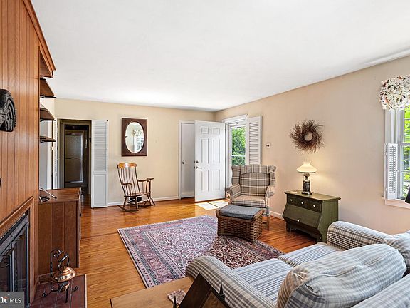4th image of 5 Ellis Ave