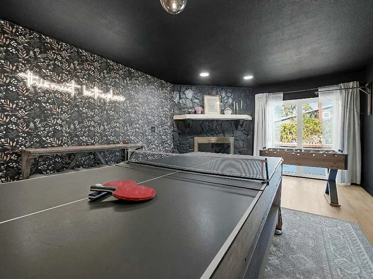 Building's Lounge