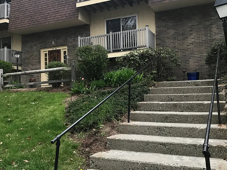 35 Seminary Hl #18 — Photo 11