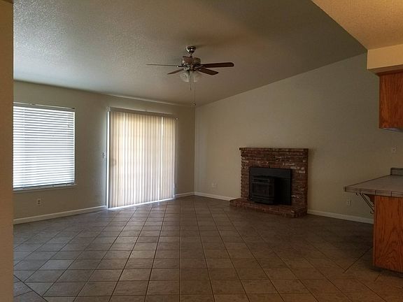 4th image of 1701 Chateau Dr