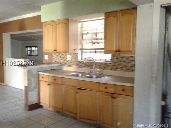 4th image of 19810 NW 39th Ct