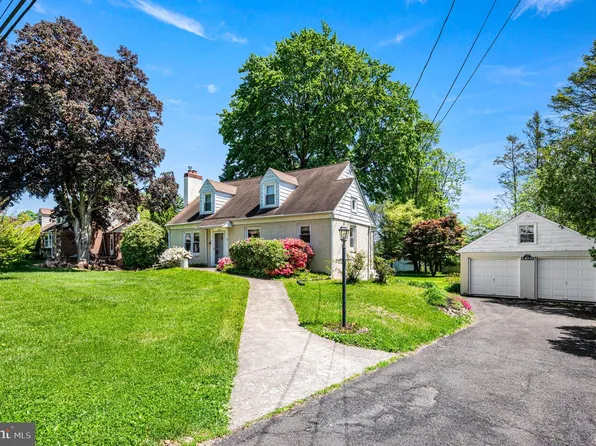 105 Village Dr, Feasterville, PA 19053