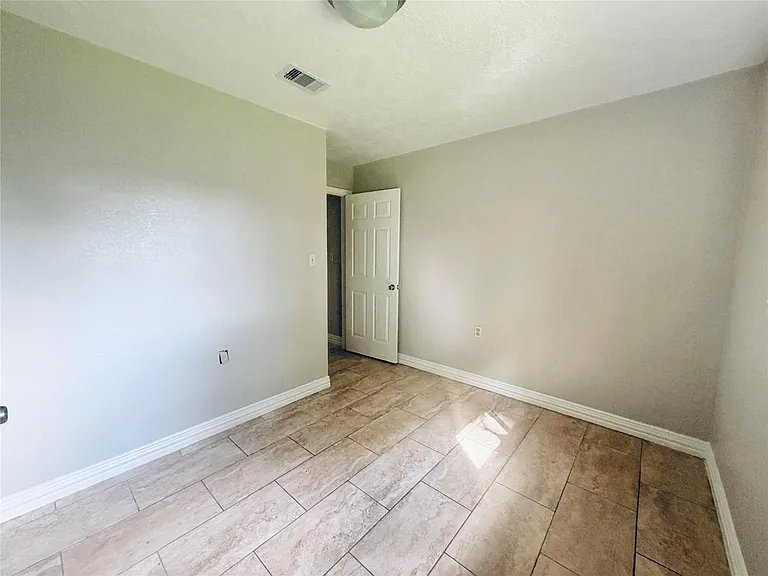 12211 Wessex Dr — Photo 15