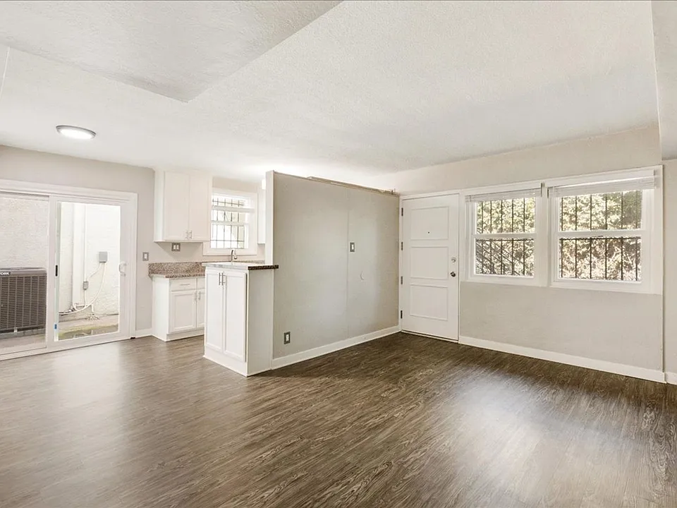 10223 Crenshaw Blvd #3