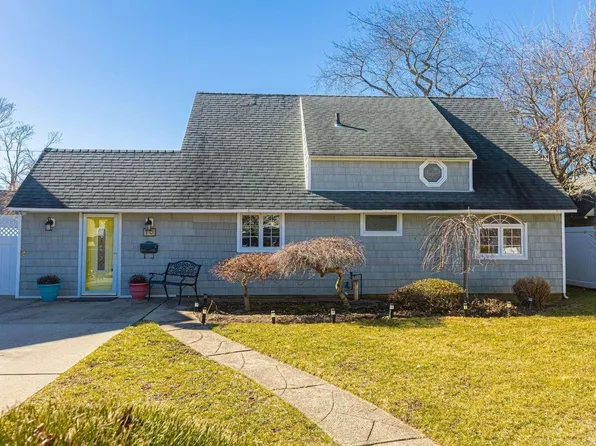 10 Wishing Lane, Hicksville, NY 11801
