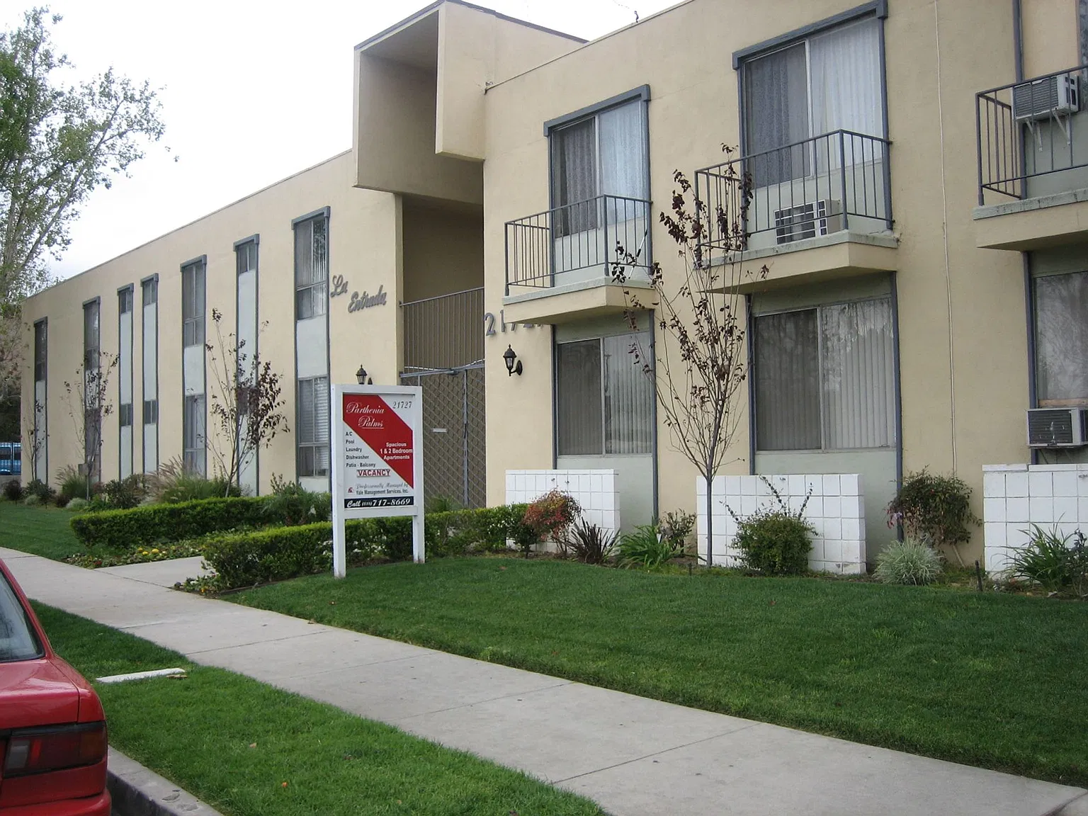 21701-21715-21727 Parthenia St Canoga Park, CA 91304 — Photo 3