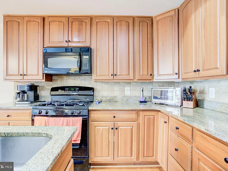 15160 Kentshire Dr — Photo 14