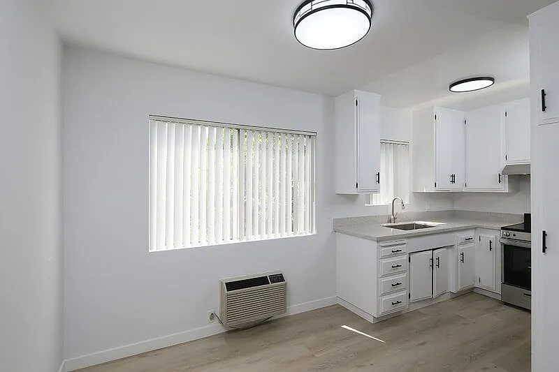 2 bed, 1.0 bath, 1000 sqft, $2,600 — Photo 4