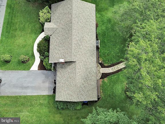 3rd image of 415 Ridge Rd