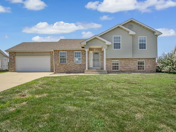 204 Shawnee Dr, Wood River, IL 62095
