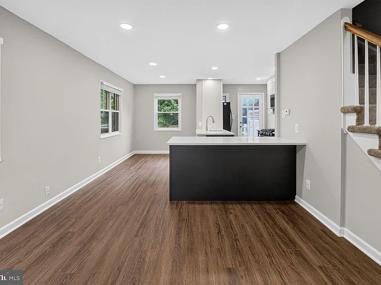 23 Underwood Pl — Photo 4