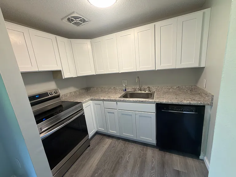 13 Burgundy Hill Ln #13 — Photo 7